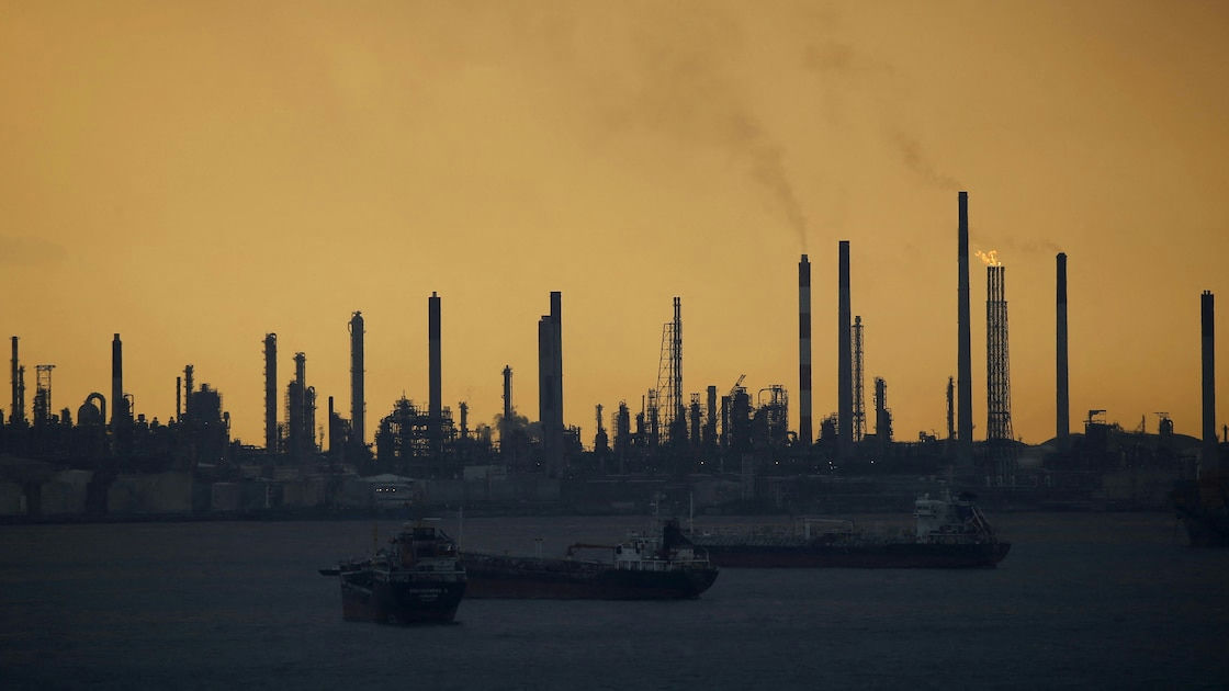 El precio del petróleo sube por tensiones en el estrecho de Ormuz mientras Irán negocia con Omán