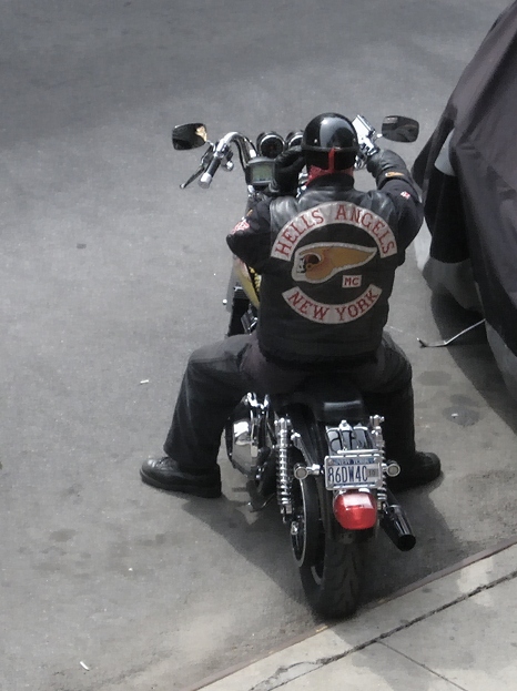 Wikipedia / Hells Angels (es)