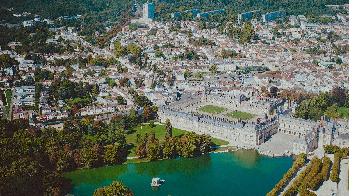 Wikipedia / Fontainebleau (es)