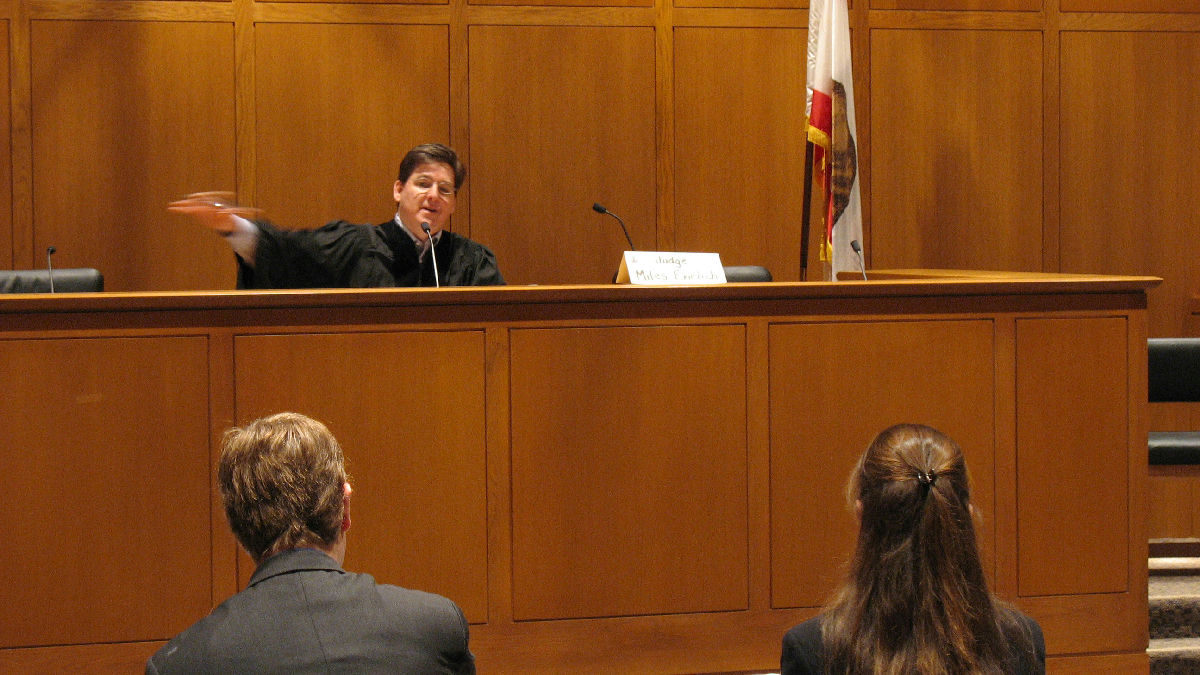 Wikipedia / Poder judicial (es)