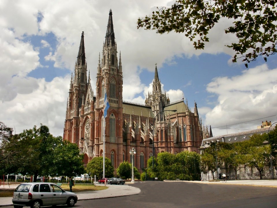 Wikipedia / La Plata (es)