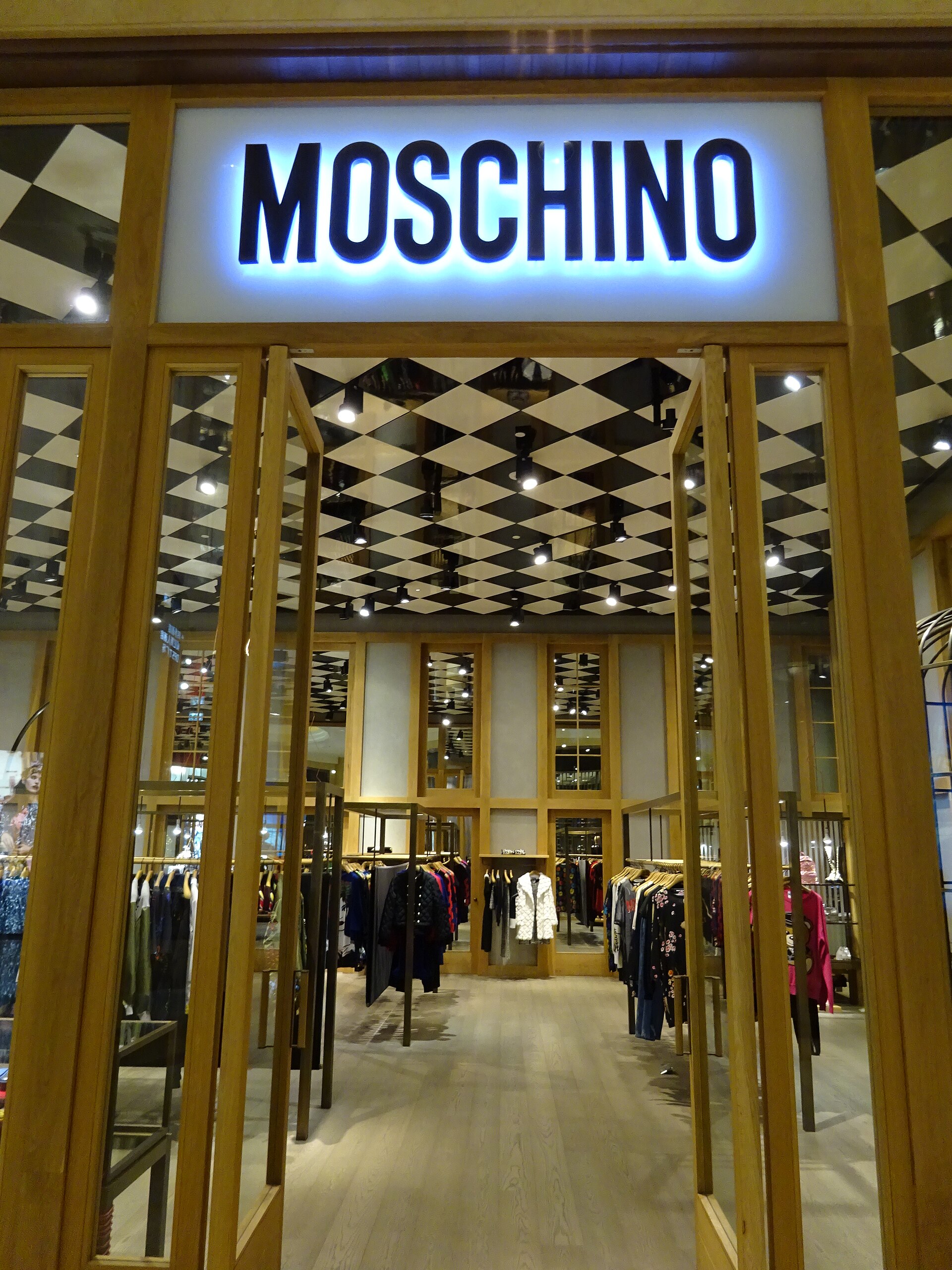 Wikipedia / Moschino (es)