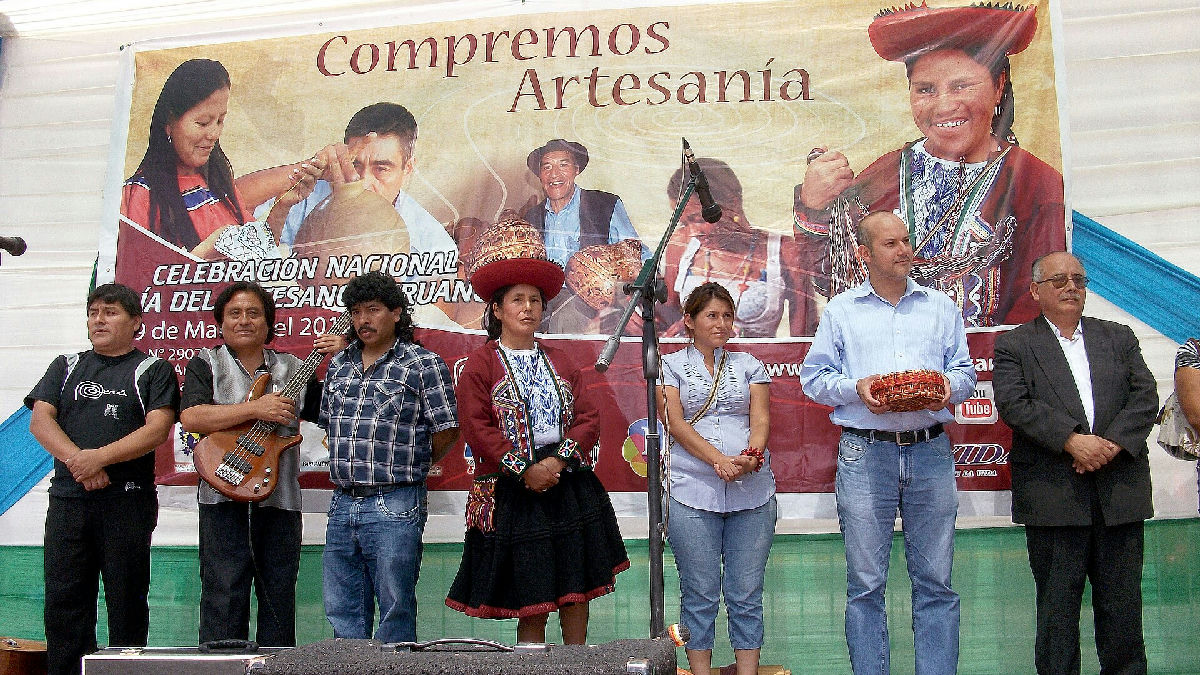 Congreso de la República del Perú from Lima, Perú / CC BY 2.0 (via Wikimedia Commons)