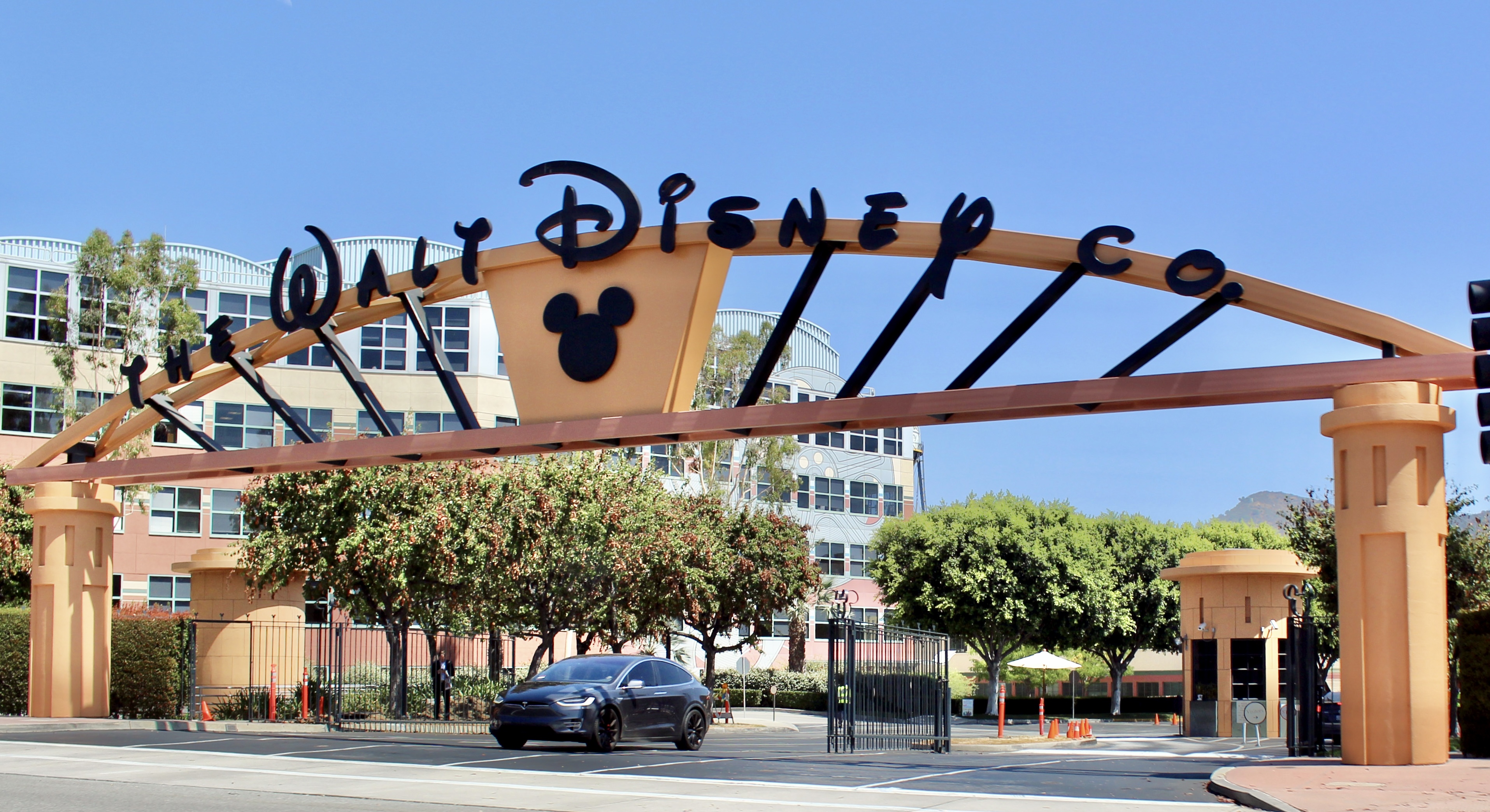 Wikipedia / The Walt Disney Company (es)