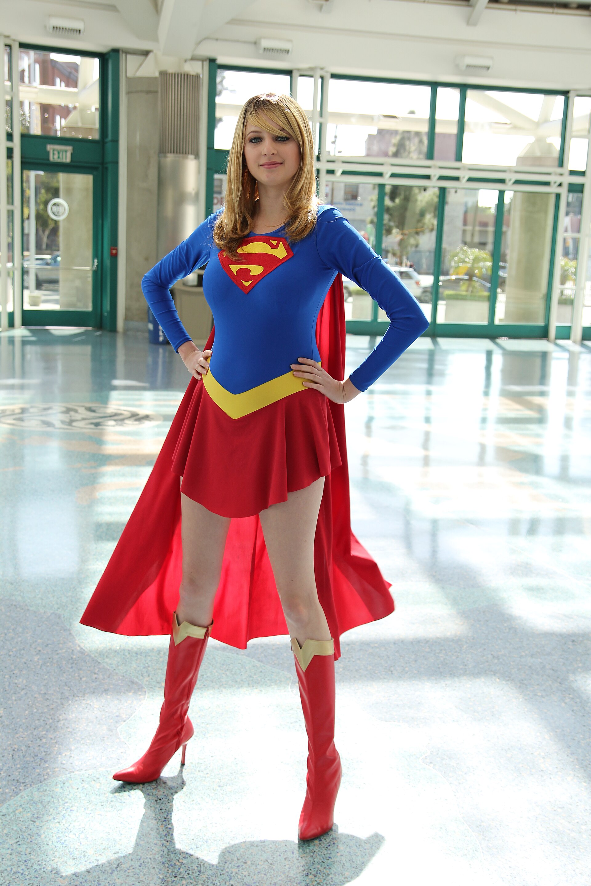 Wikipedia / Supergirl (es)