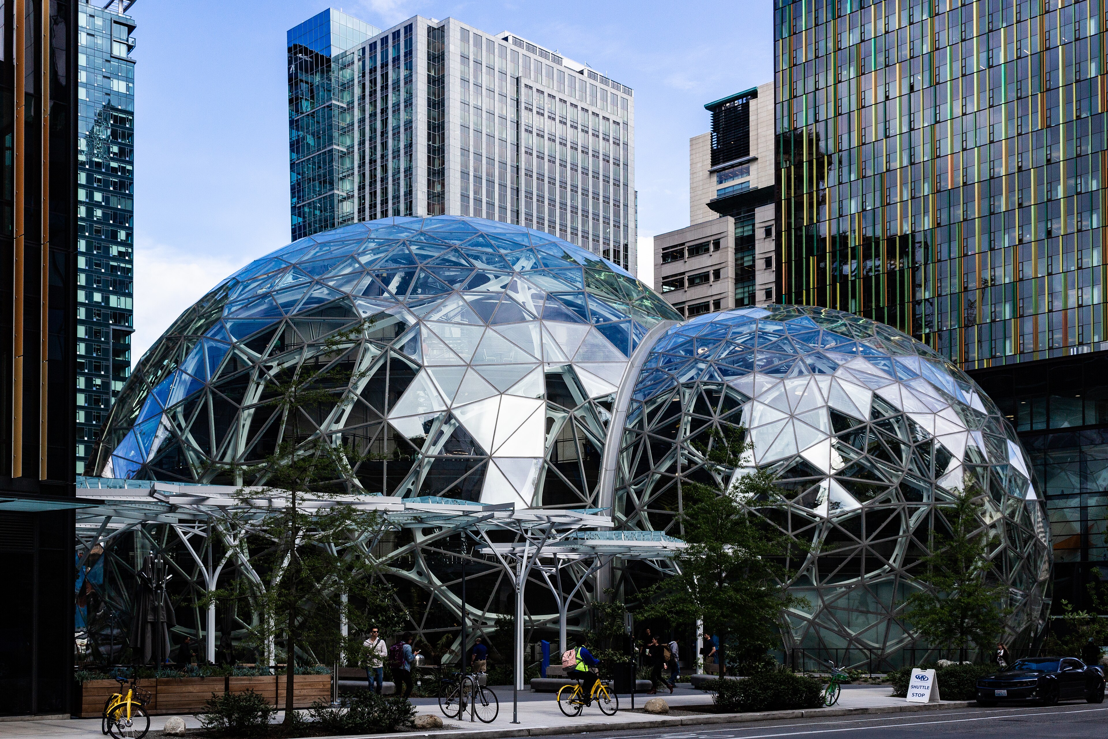 Wikipedia / Amazon (es)