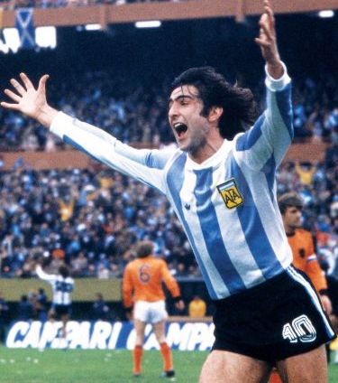 Wikipedia / Mario Kempes (es)