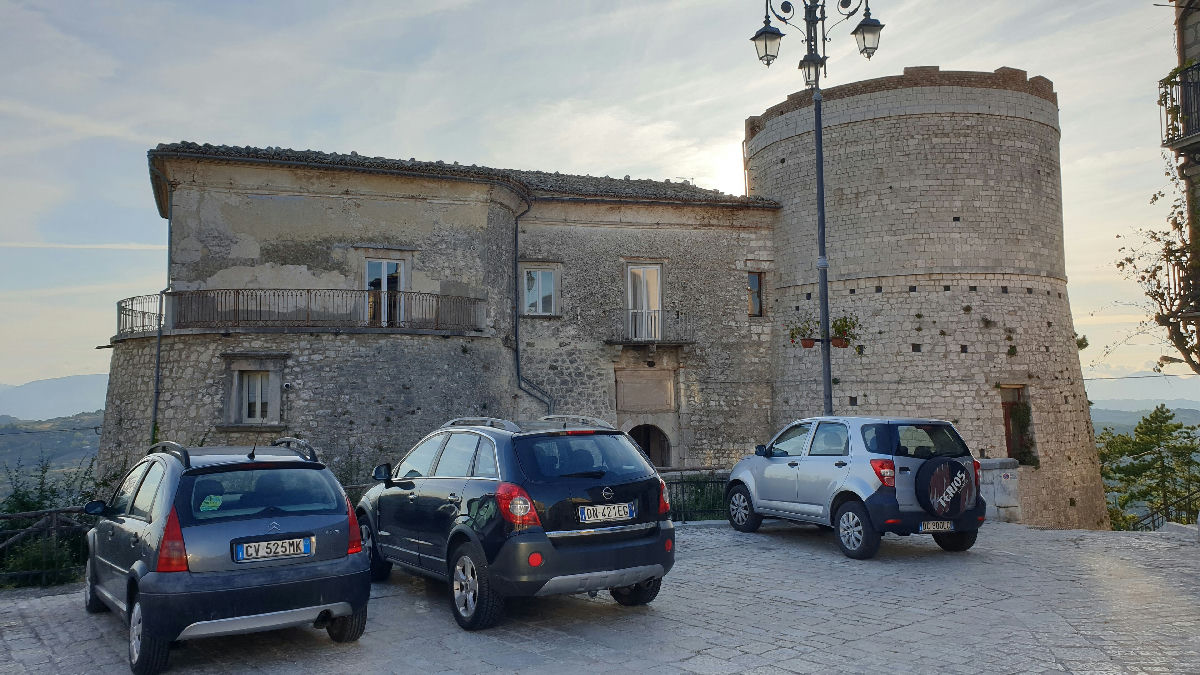 Wikipedia / Ferrazzano (es)