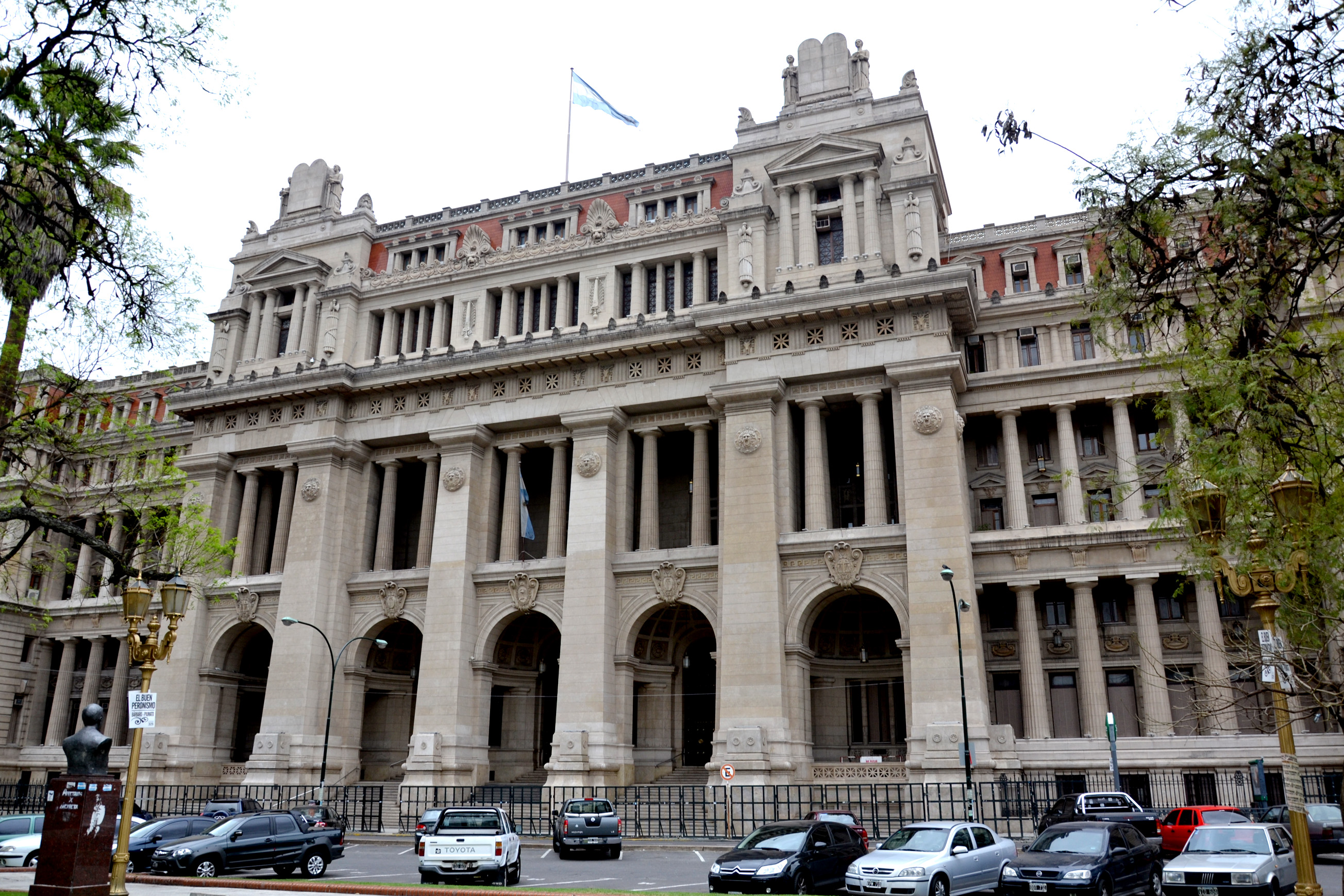 Wikipedia / Corte suprema (es)
