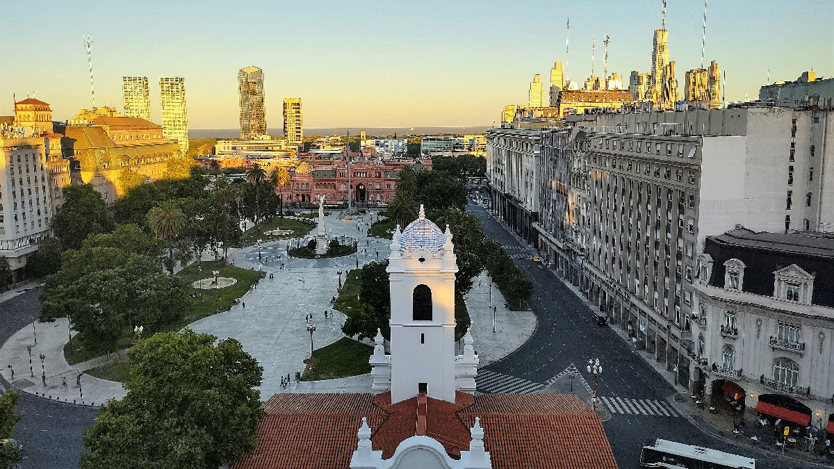 Wikipedia / Plaza de Mayo (es)